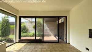 Blick auf die Terrasse (Schiebetür)